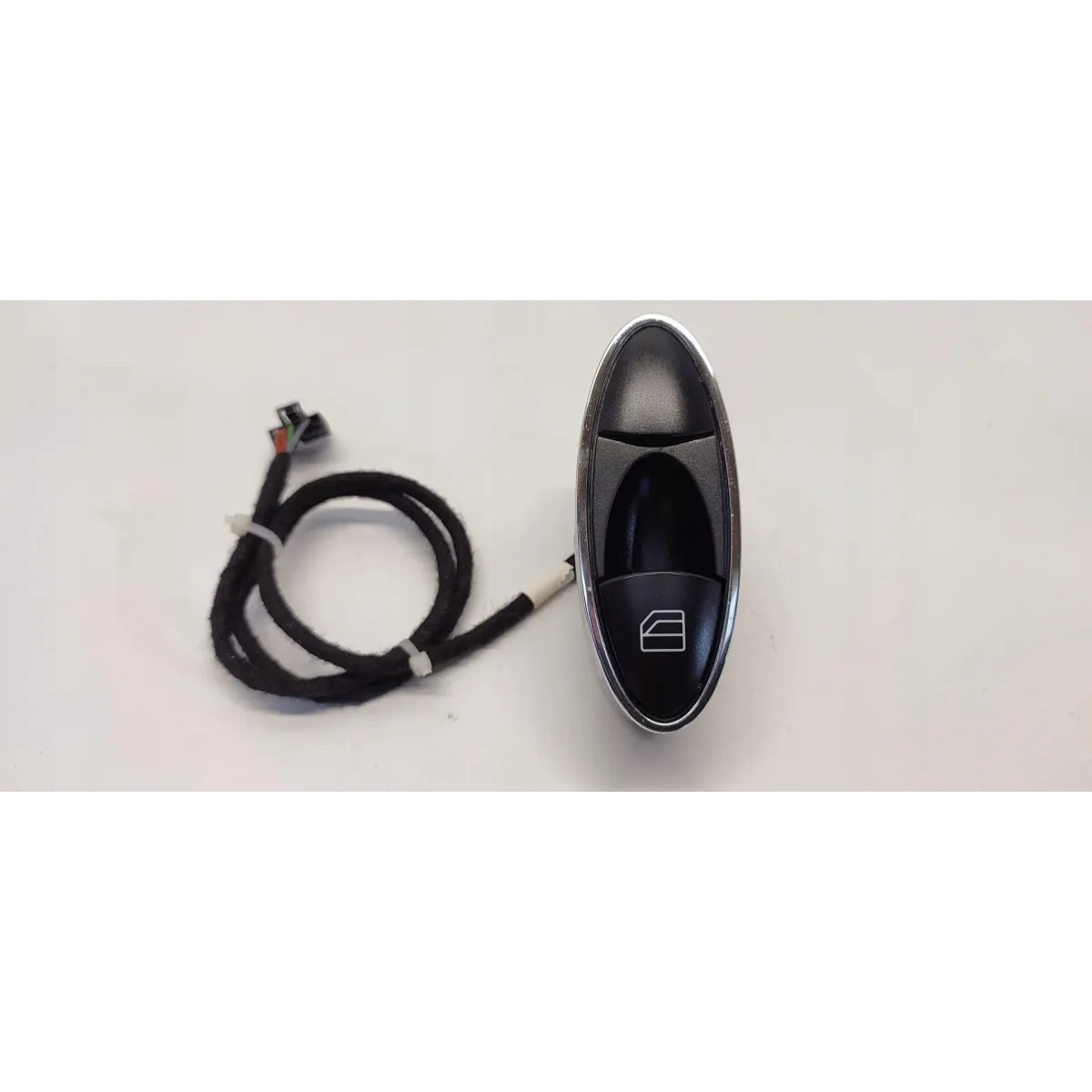 MERCEDES W211 PRZEŁĄCZNIK SZYBY PRAWY PRZÓD A2118211351