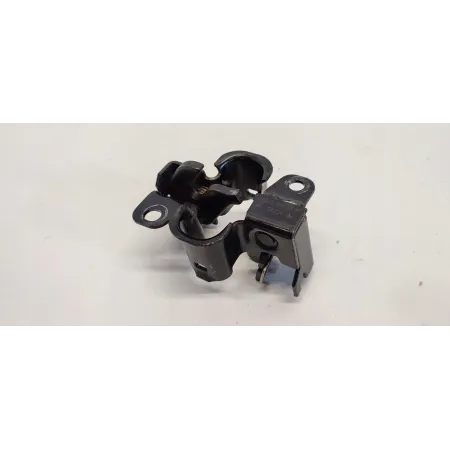 MERCEDES W211 RYGIEL ZAMEK MASKI A2198800160