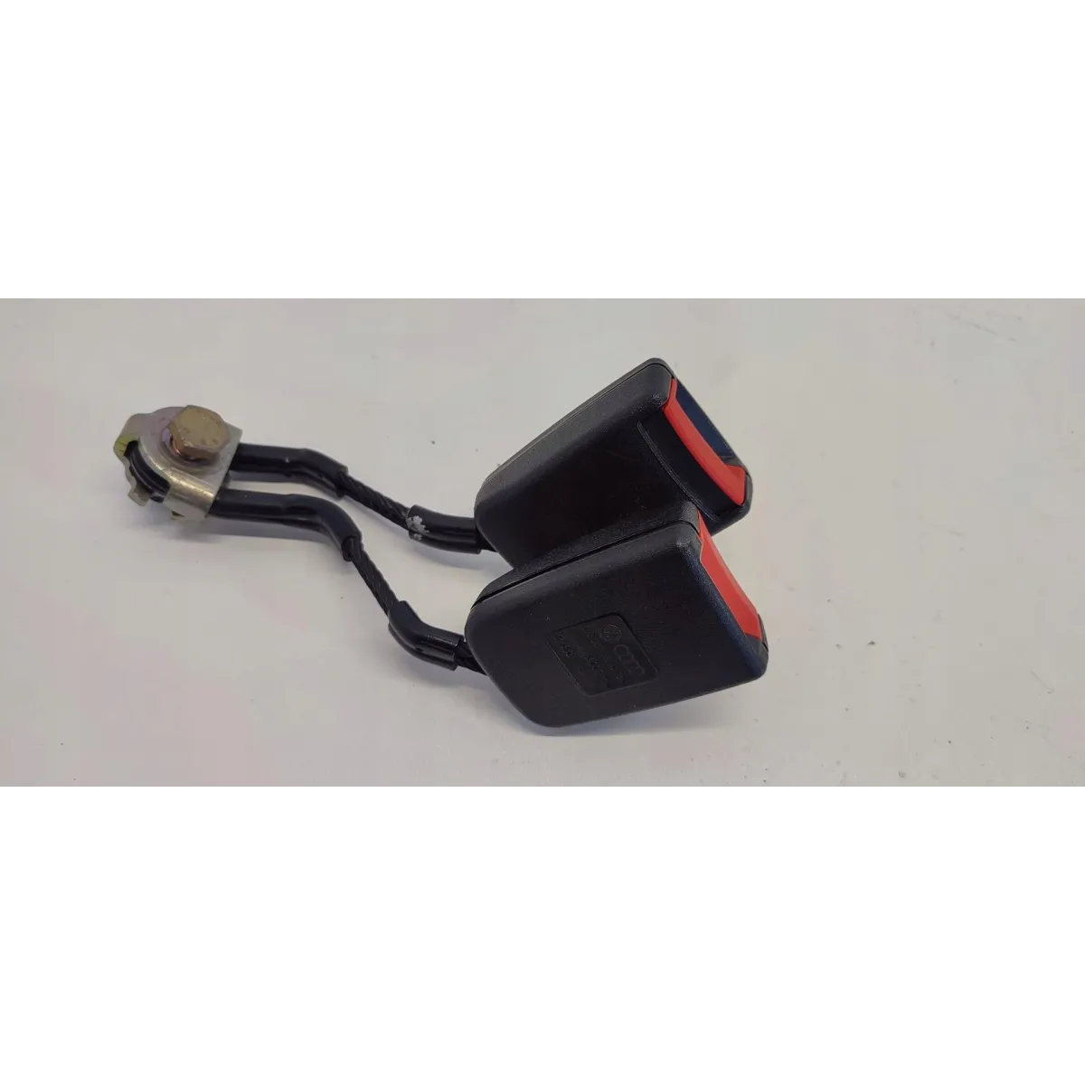 GOLF 4 ZAPINKA PASA 1J0857488B