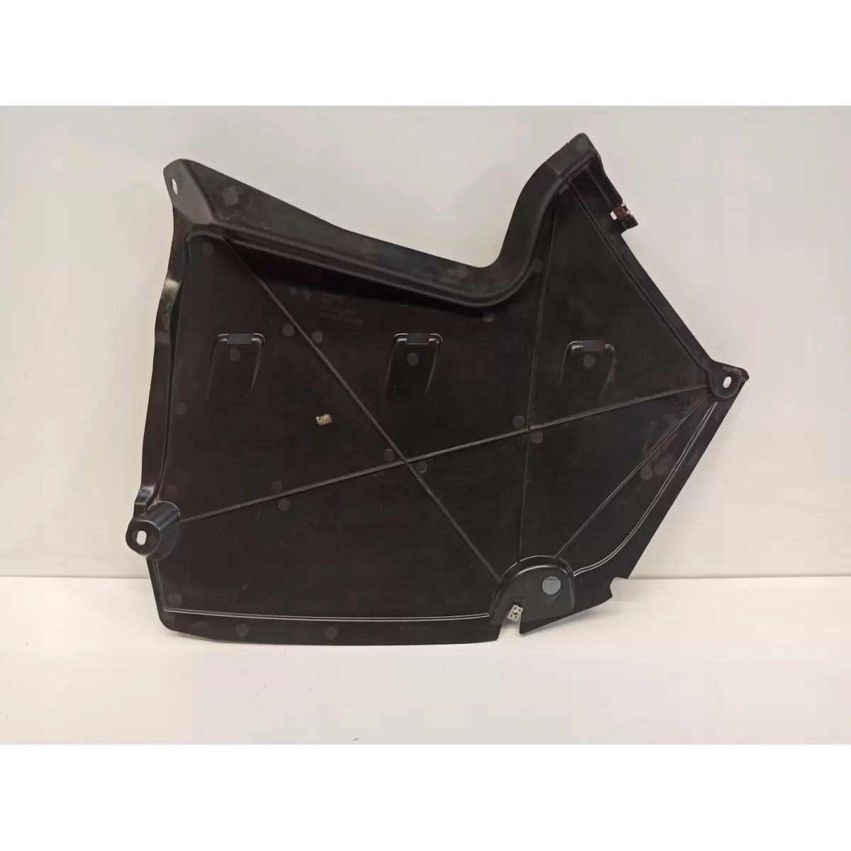 OSŁONA PODWOZIA PRAWY TYŁ AUDI A5 8W 8W6825219A