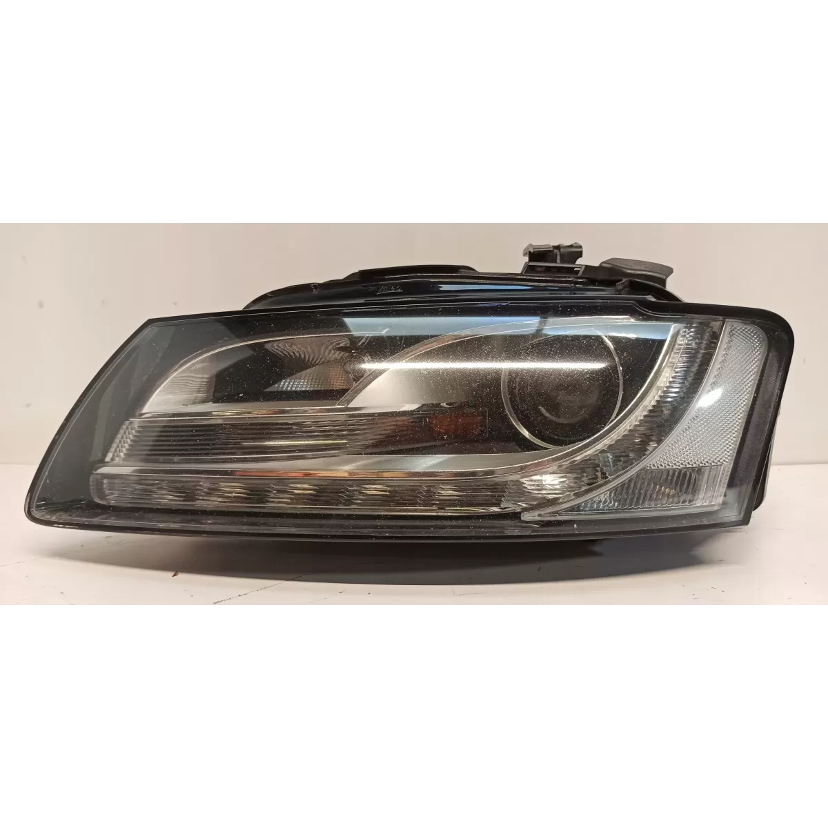 LAMPA LEWY PRZÓD A5 XENON 8T 8T0941003AE ANGLIK