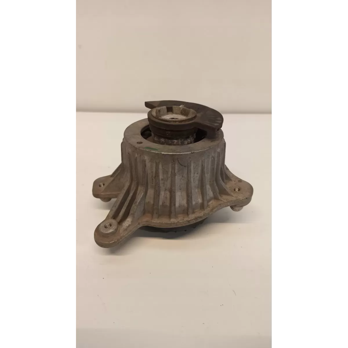 PODUSZKA SILNIKA LEWA MERC. W205 A2052406617