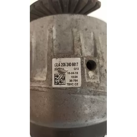 PODUSZKA SILNIKA LEWA MERC. W205 A2052406617