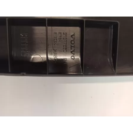 VOLVO V90 OSŁONA ZAŚLEPKA PRAWA 31377660