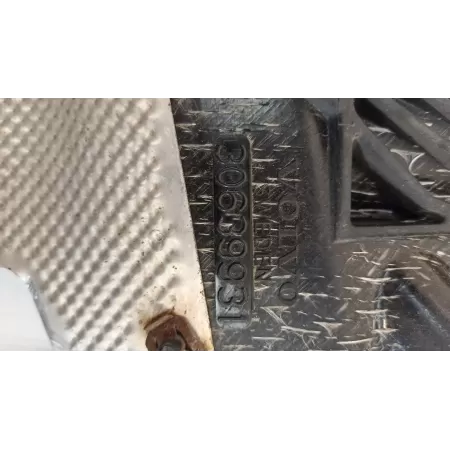 VOLVO XC70 2.4 D OSŁONA MOSTU DYFRA 30639931