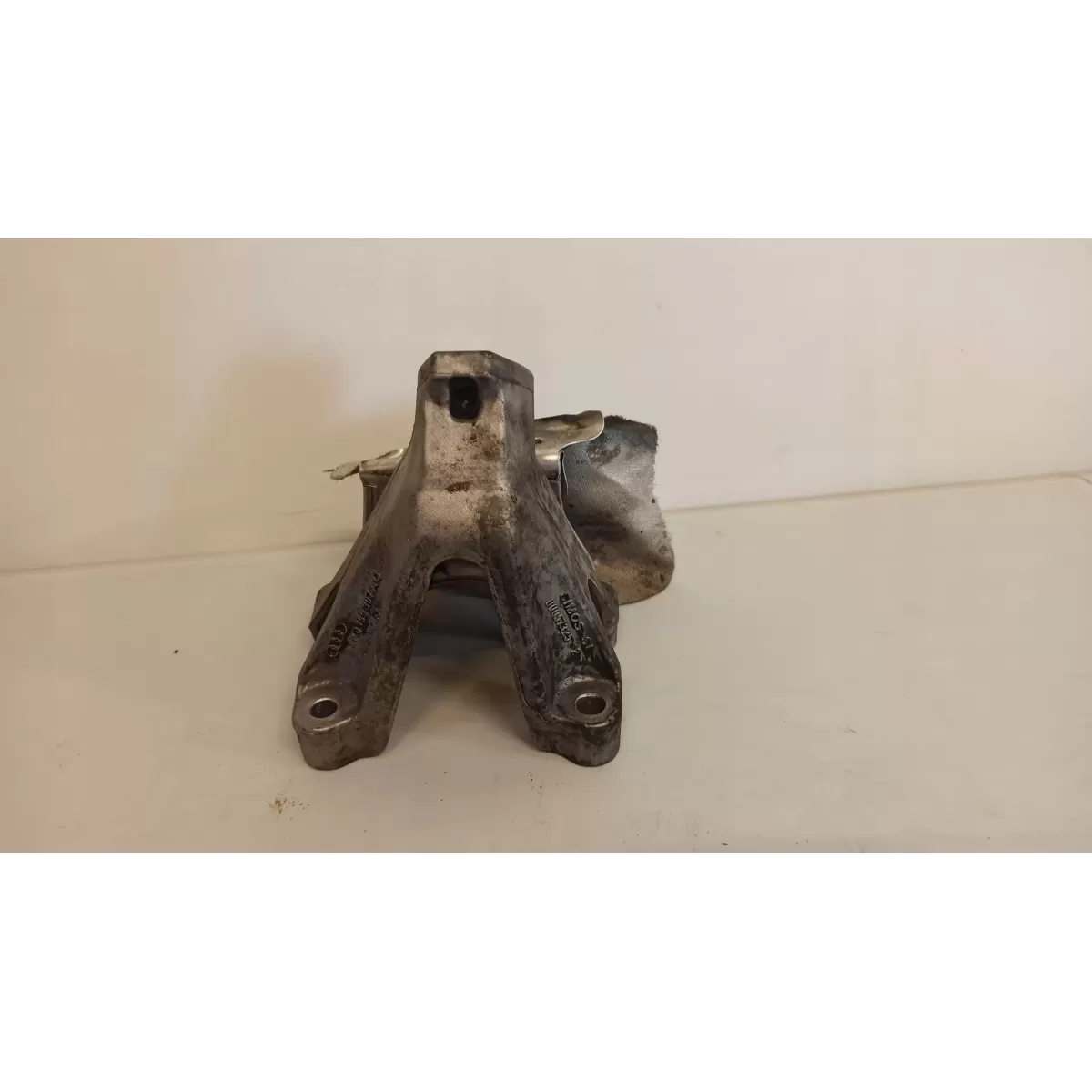 AUDI A4 B8 3.0 ŁAPA PODUSZKA SILNIKA 8K0199307AQ
