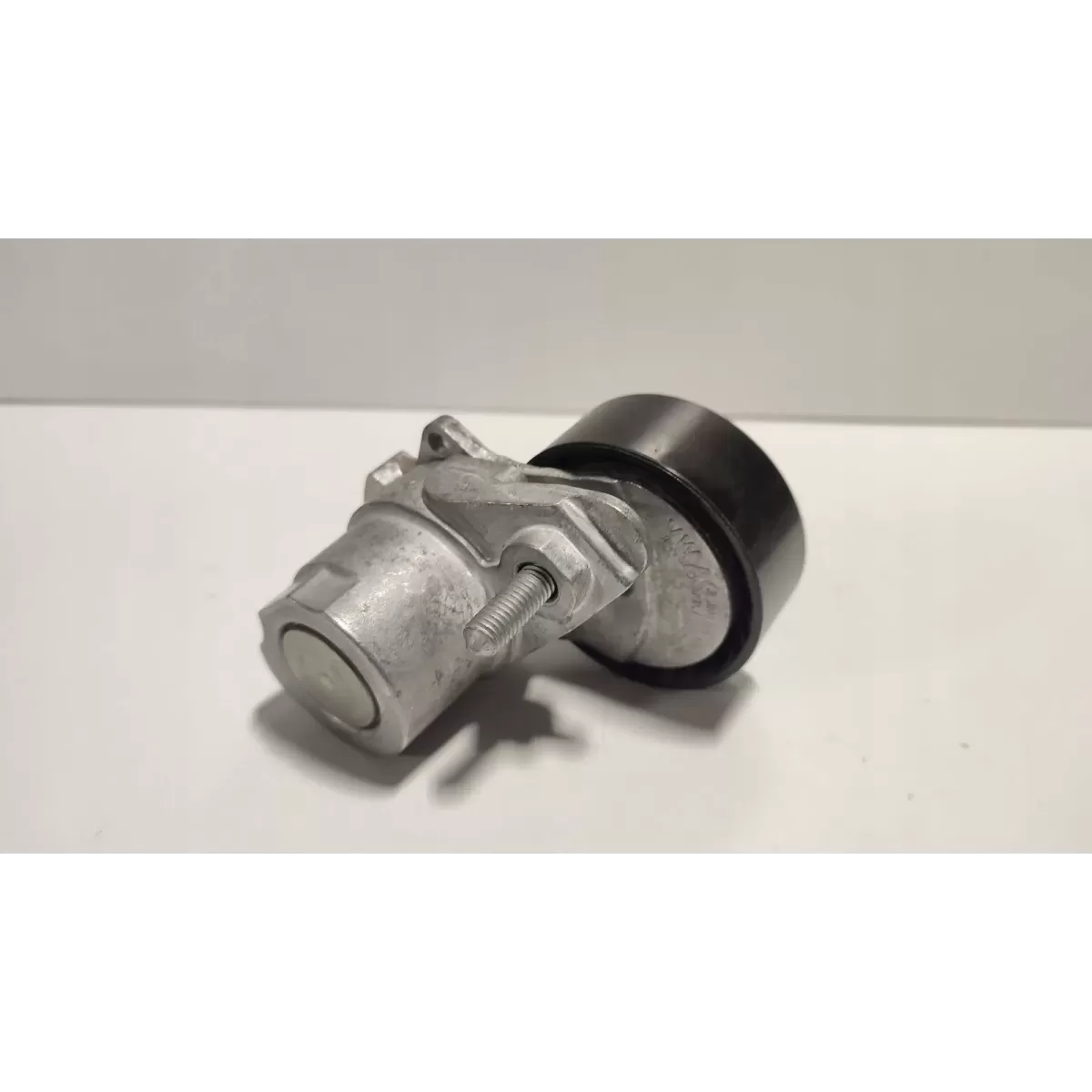 NAPINACZ PASKA VW AUDI Q2 04E145299L