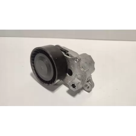 NAPINACZ PASKA VW AUDI Q2 04E145299L