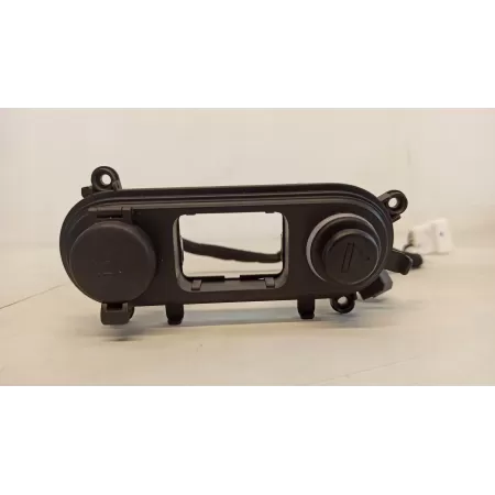 GNIAZDO USB ZAPALNICZKI OPTIMA III 91870 2T520