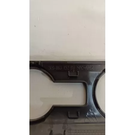 RAMKA PANELU KLIMATYZACJI OCTAVIA III 5E0863152B