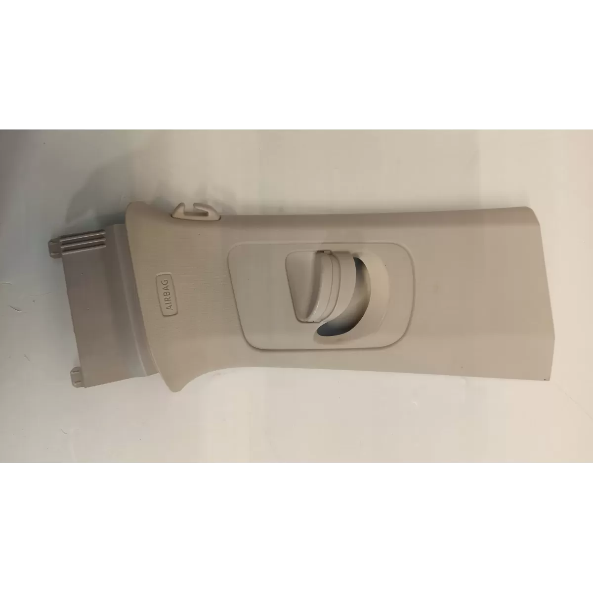 TAPICERKA SŁUPKA PRAWA VW TIGUAN II 5NA867244