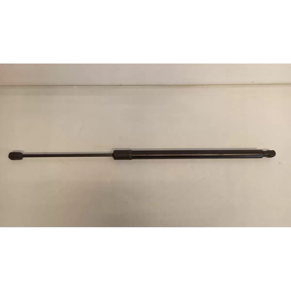 SIŁOWNIK KLAPY BAGAŻNIKA VW TIGUAN II 5NA827550B