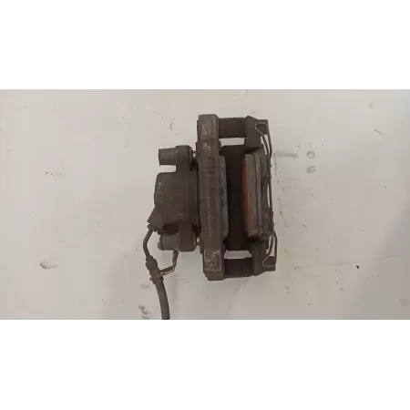 ZACISK HAMULCOWY PRAWY PRZÓD A4 B9 8W06DH