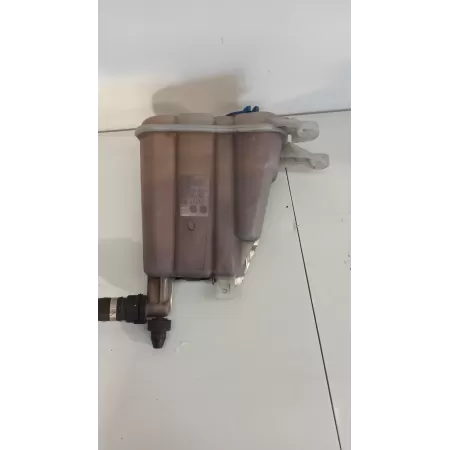 ZBIORNICZEK WYRÓWNAWCZY PRZEWÓD WODY A4 B8 ZBIORNICZEK WYRÓWNAWCZY PRZEWÓD WODY A4 B8