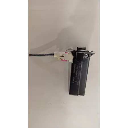 WZMACNIACZ ANTENA RADIA MERCEDES W213 W172