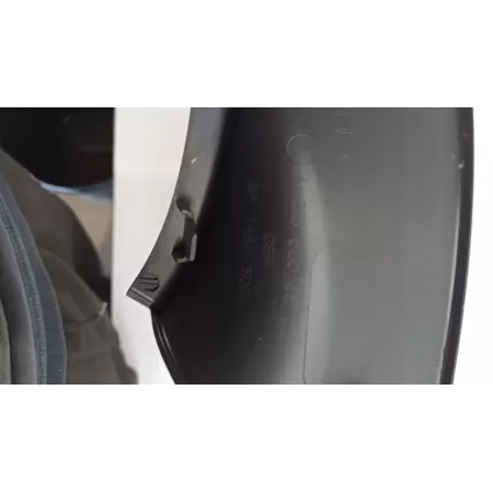 OSŁONA PROGU PRAWA MERCEDES W213 A2136808602