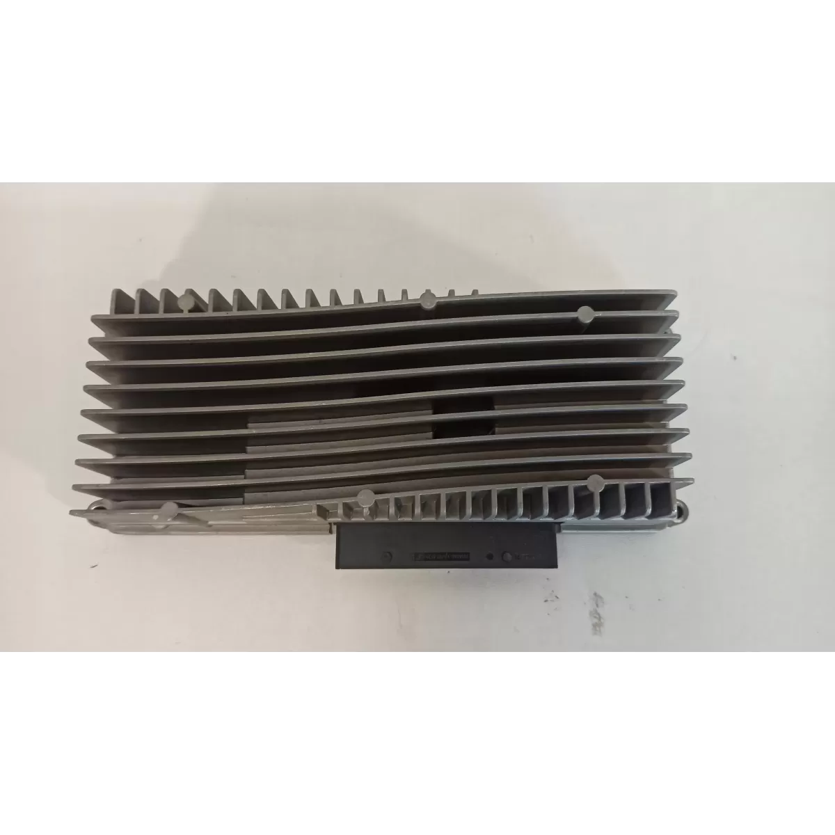 AUDI A4 A5 Q5 WZMACNIACZ RADNIA 8R0035223G