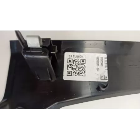 VOLVO V60 OSŁONA LISTWA PRAWA 31479201