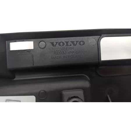VOLVO V60 II BOCZEK TAPICERKA BAGAŻNIKA PRAWA