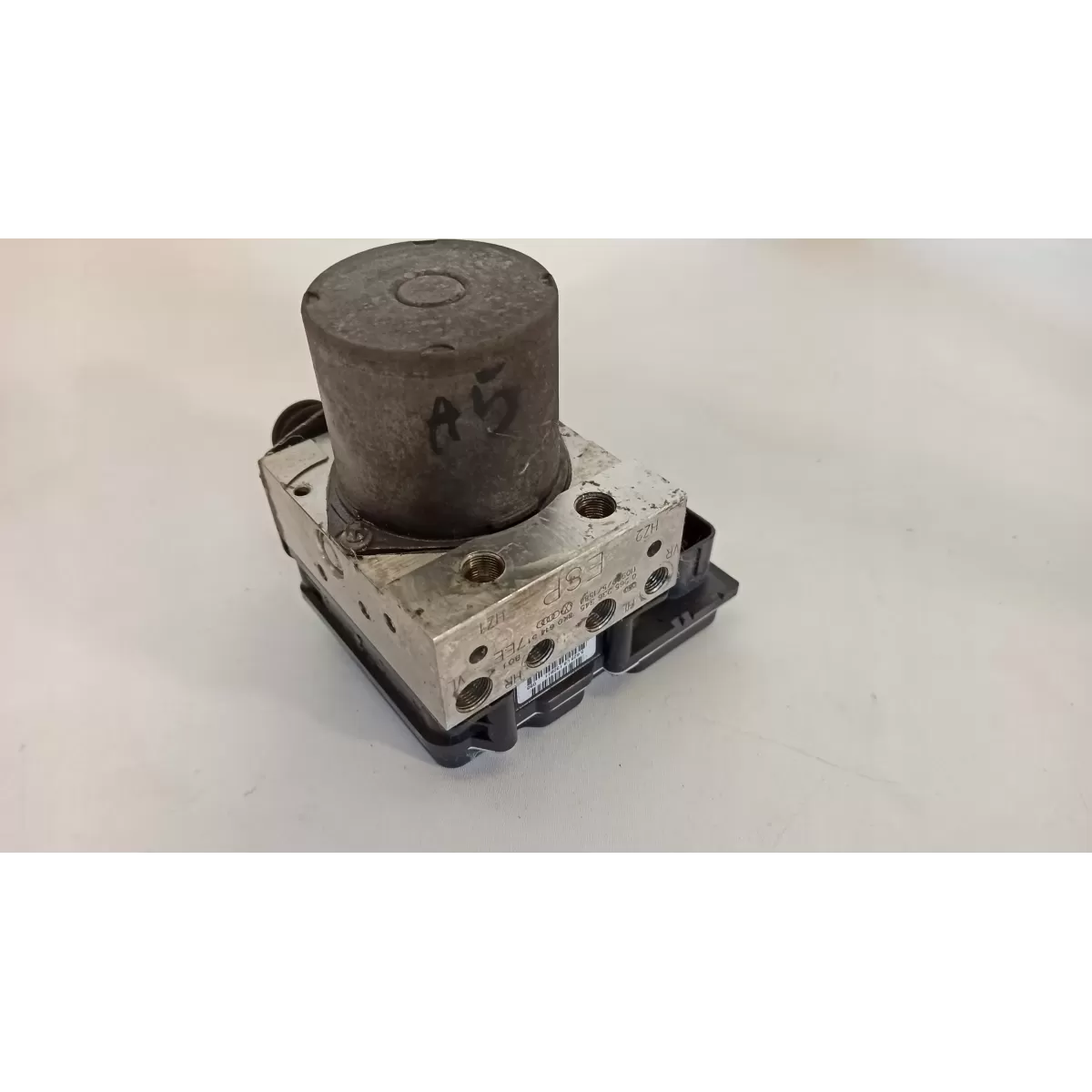 AUDI A4 B8 A5 S5 8T POMPA ABS 8K0907379BG