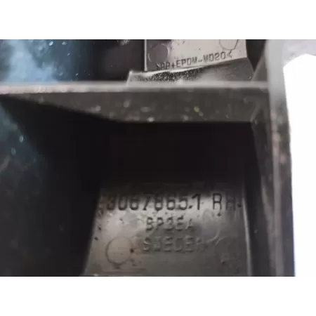 VOLVO V70 XC70 ŚLIZGI ZDERZAKA PRAWY TYŁ 30678651