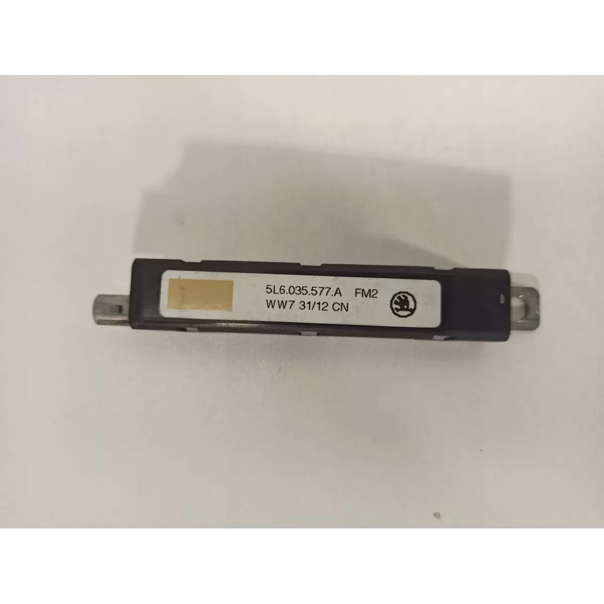 WZMACNIACZ ANTENY SKODA YETI 5L6035577A