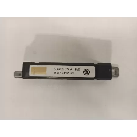 WZMACNIACZ ANTENY SKODA YETI 5L6035577A