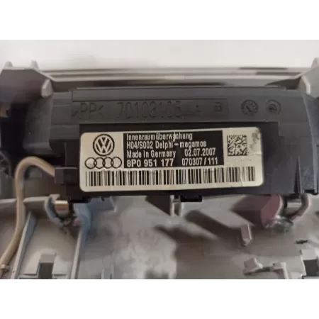 LAMPKA OŚWIETLENIE KABINY AUDI A3 8P0951177