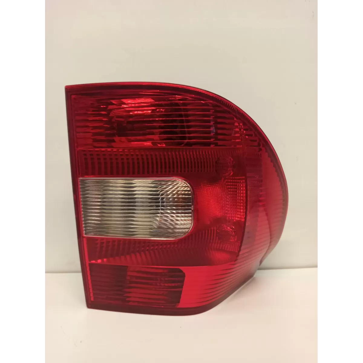 LAMPA LEWA TYŁ SKODA YETI 5L0945095