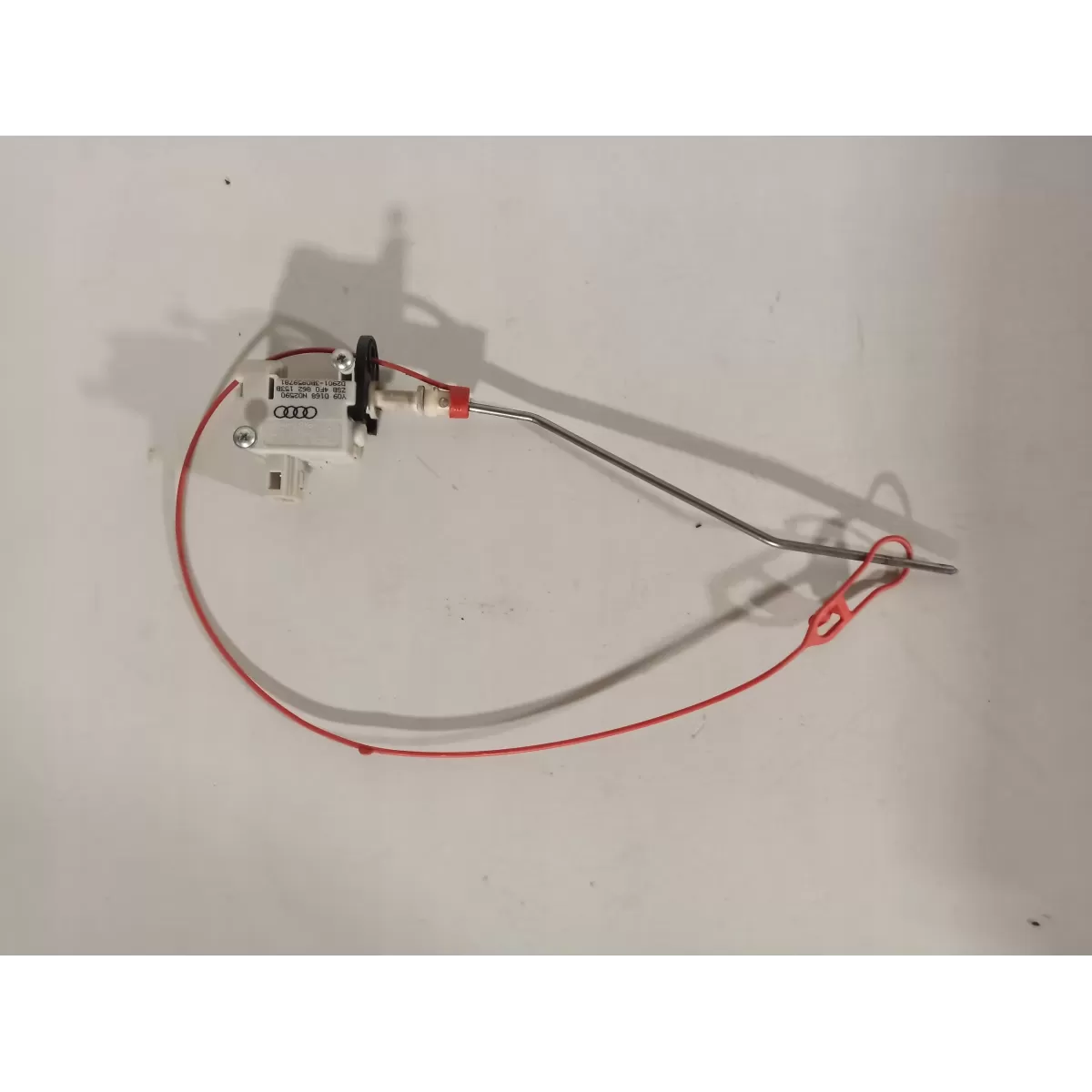 AUDI A6 C6 SIŁOWNIK KLAPKI WLEWU PALIWA 4F0862153B