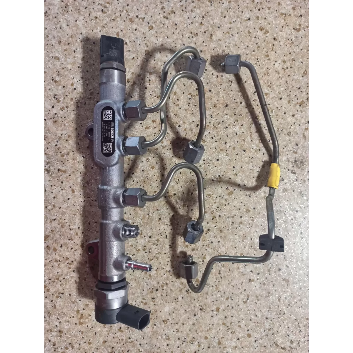 BMW F20 LISTWA WTRYSKOWA 851162903