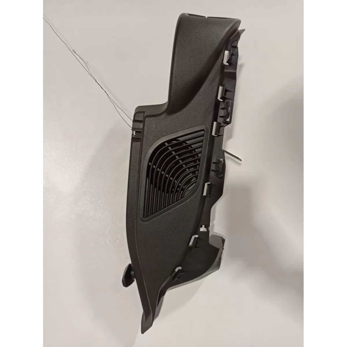 BMW F20 BOCZEK BAGAŻNIKA Z GŁOŚNIKIEM PRAWY