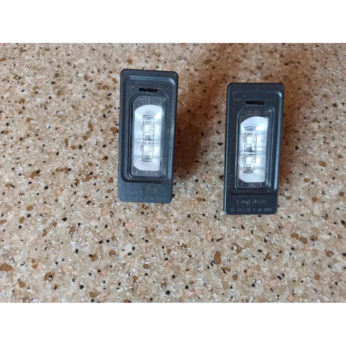 AUDI A3 A4 A6 LAMPKA PODSWIETLENIE TABLICY