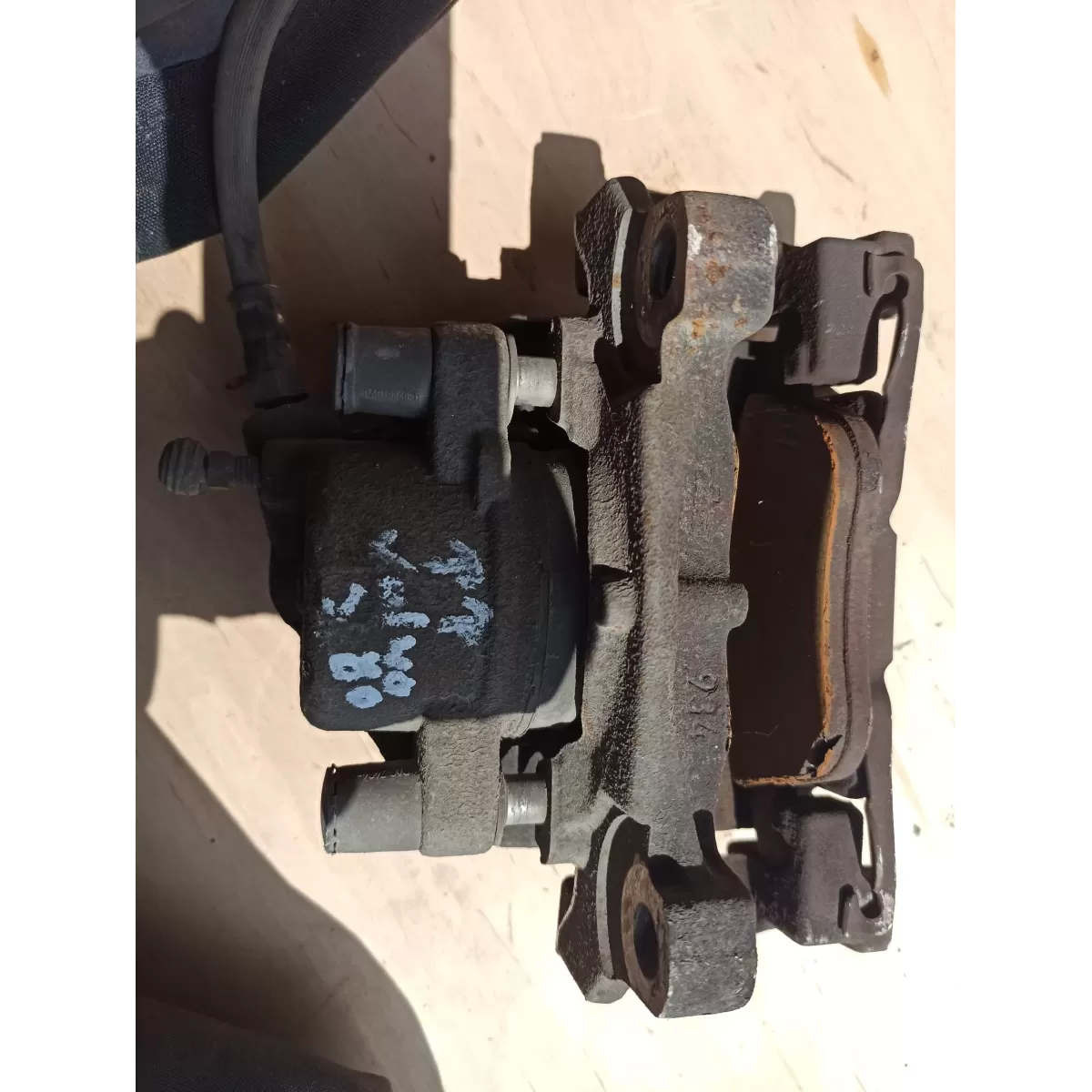 VOLVO V70 S80 PRAWY PRZÓD ZACISK HAMULCOWY