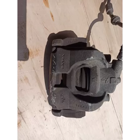 VOLVO V70 S80 PRAWY PRZÓD ZACISK HAMULCOWY