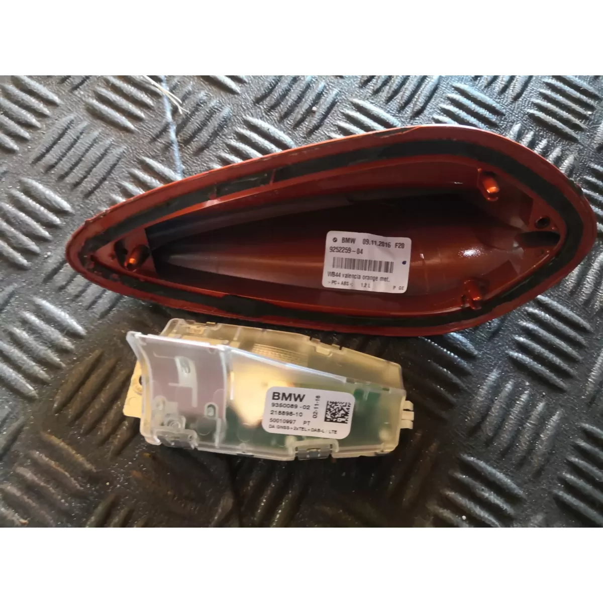 BMW F21 ANTENA DACHOWA OBUDOWA 9350089 9252259 b44