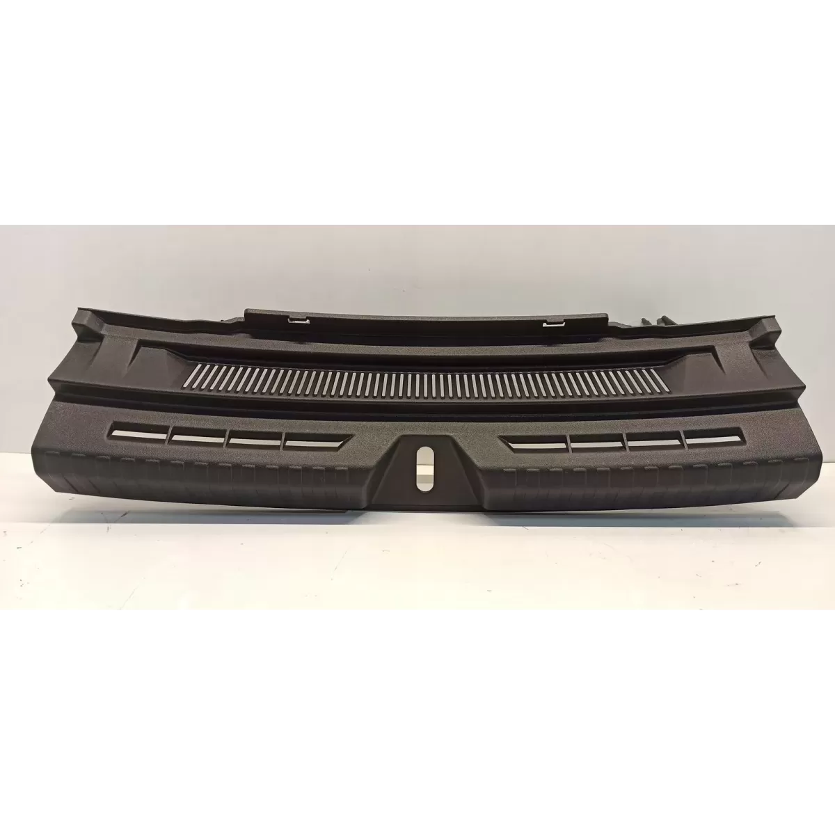 AUDI A1 82A OSŁONA PROGU BAGAŻNIKA 82A863471