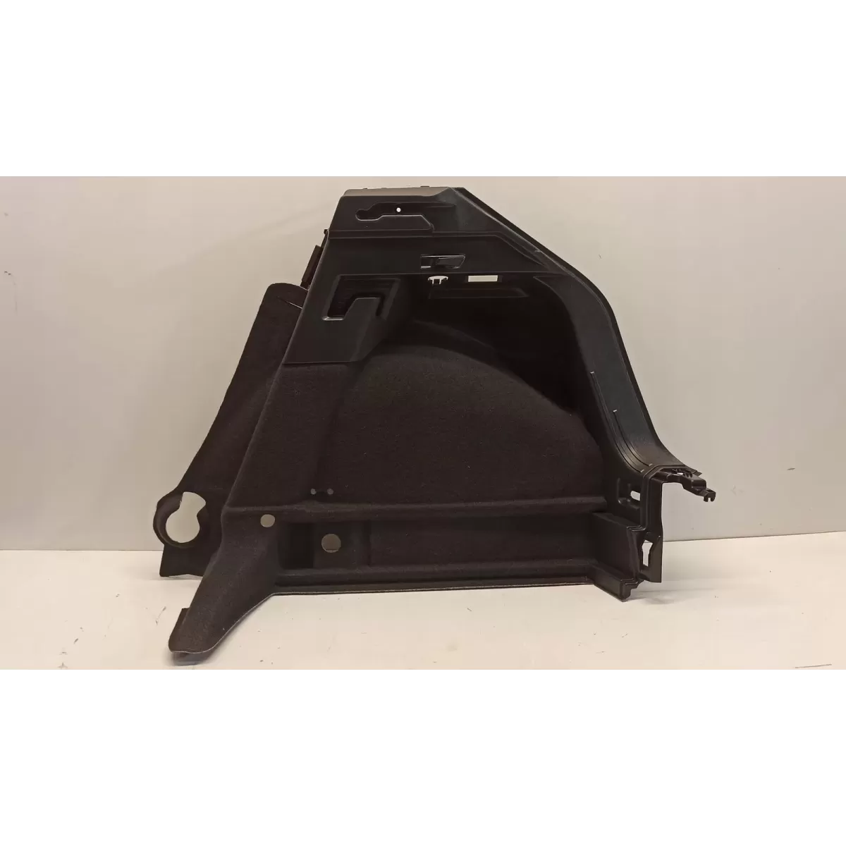 AUDI A1 82A BOCZEK BAGAŻNIKA PRAWY 82A867428A