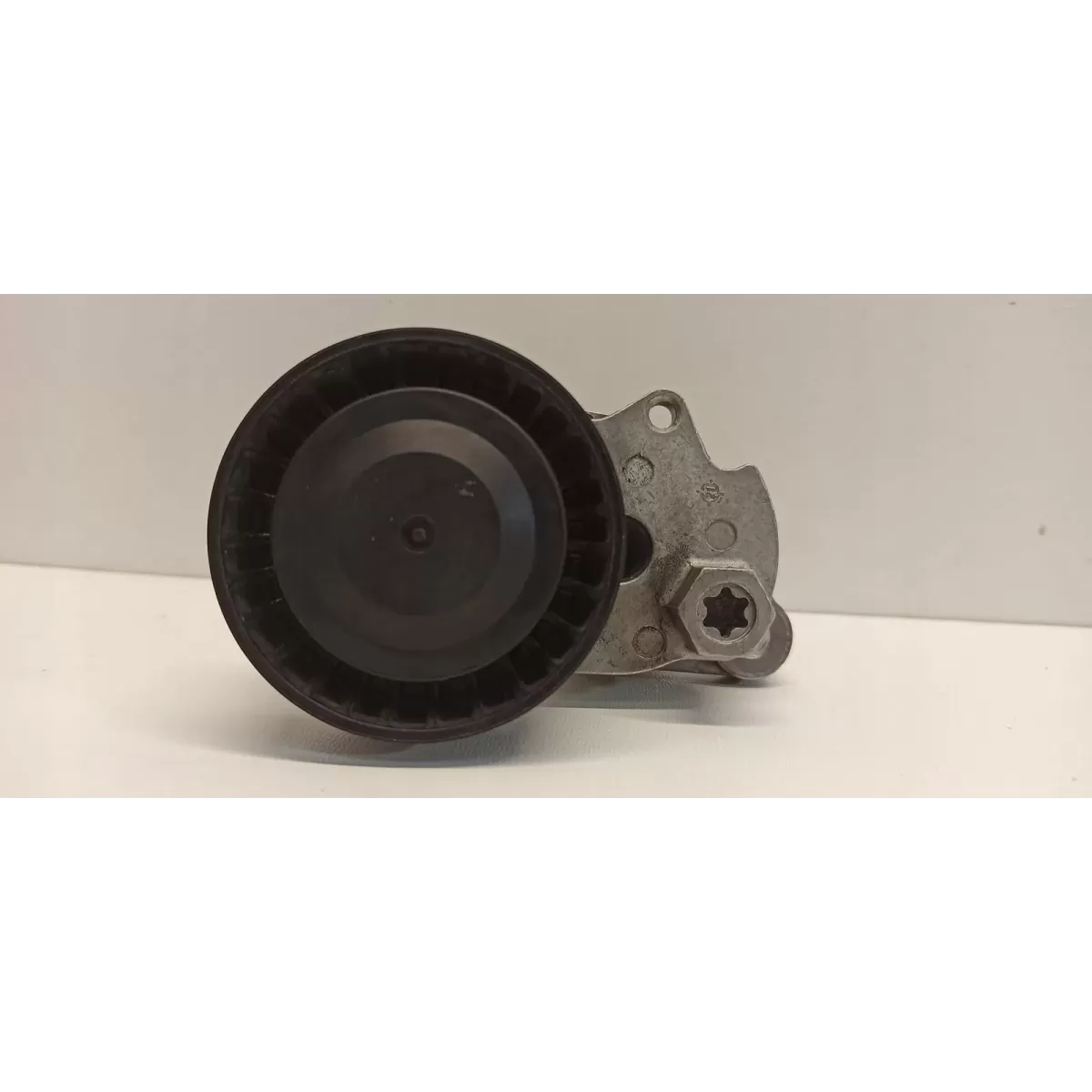 VW TIGUAN II ALLSPACE ROLKA NAPINACZ 04E145229L