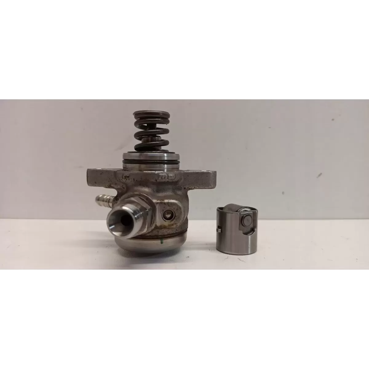 AUDI A1 82A POMPA PALIWA 04E127027M