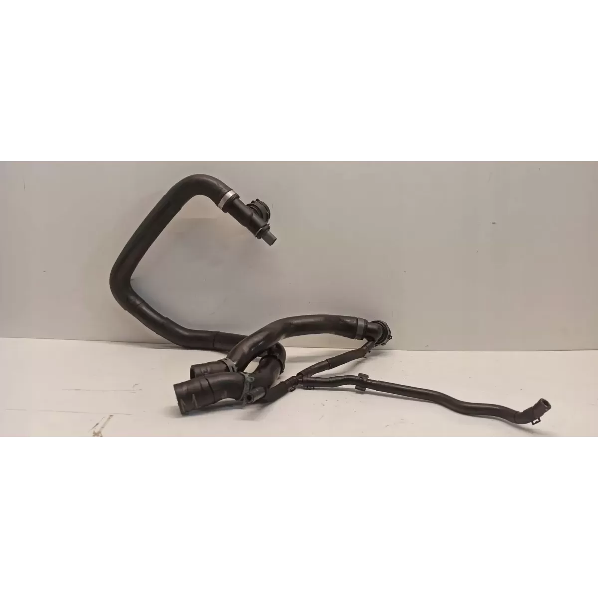 AUDI A1 82A PRZEWÓD RURA WODY 2Q0121049AK AUDI A1 82A PRZEWÓD RURA WODY 2Q0121049AK