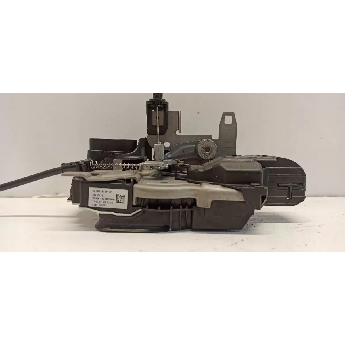 VOLVO V90 ZAMEK DRZWI PRAWY PRZÓD 31462456