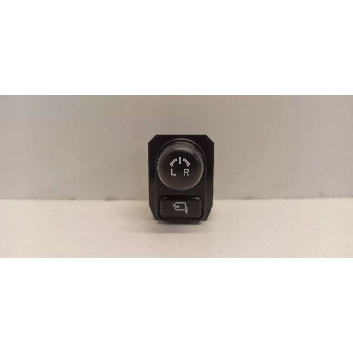 SUZUKI SWIFT MK8 PRZEŁĄCZNIK REGULACJA LUSTEREK 62J310719T