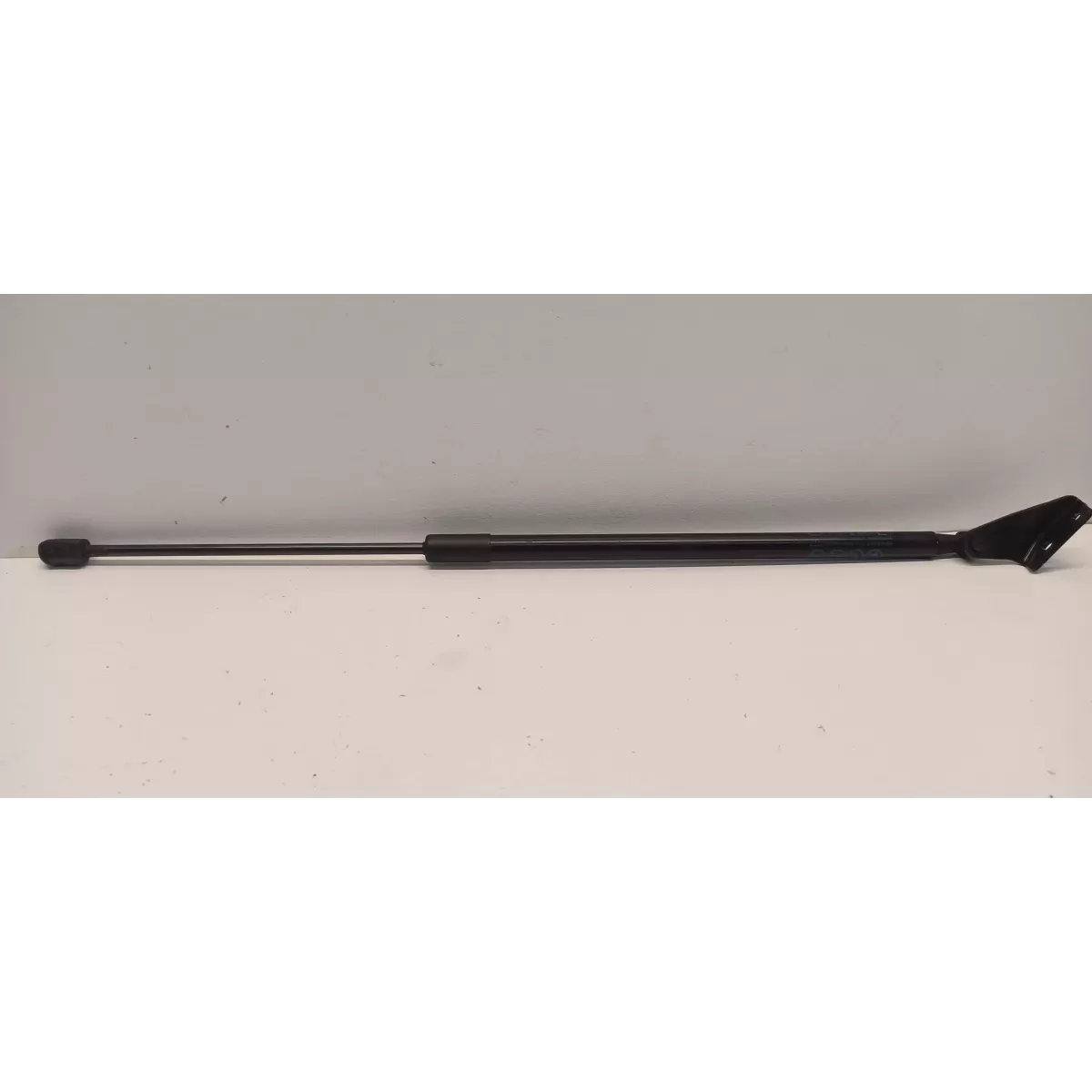 MAZDA 3 SIŁOWNIK KLAPY BAGAŻNIKA LEWY BHN--63620A