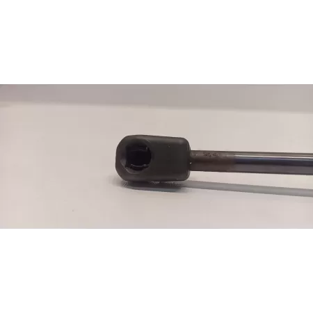 MAZDA 3 SIŁOWNIK KLAPY BAGAŻNIKA LEWY BHN--63620A