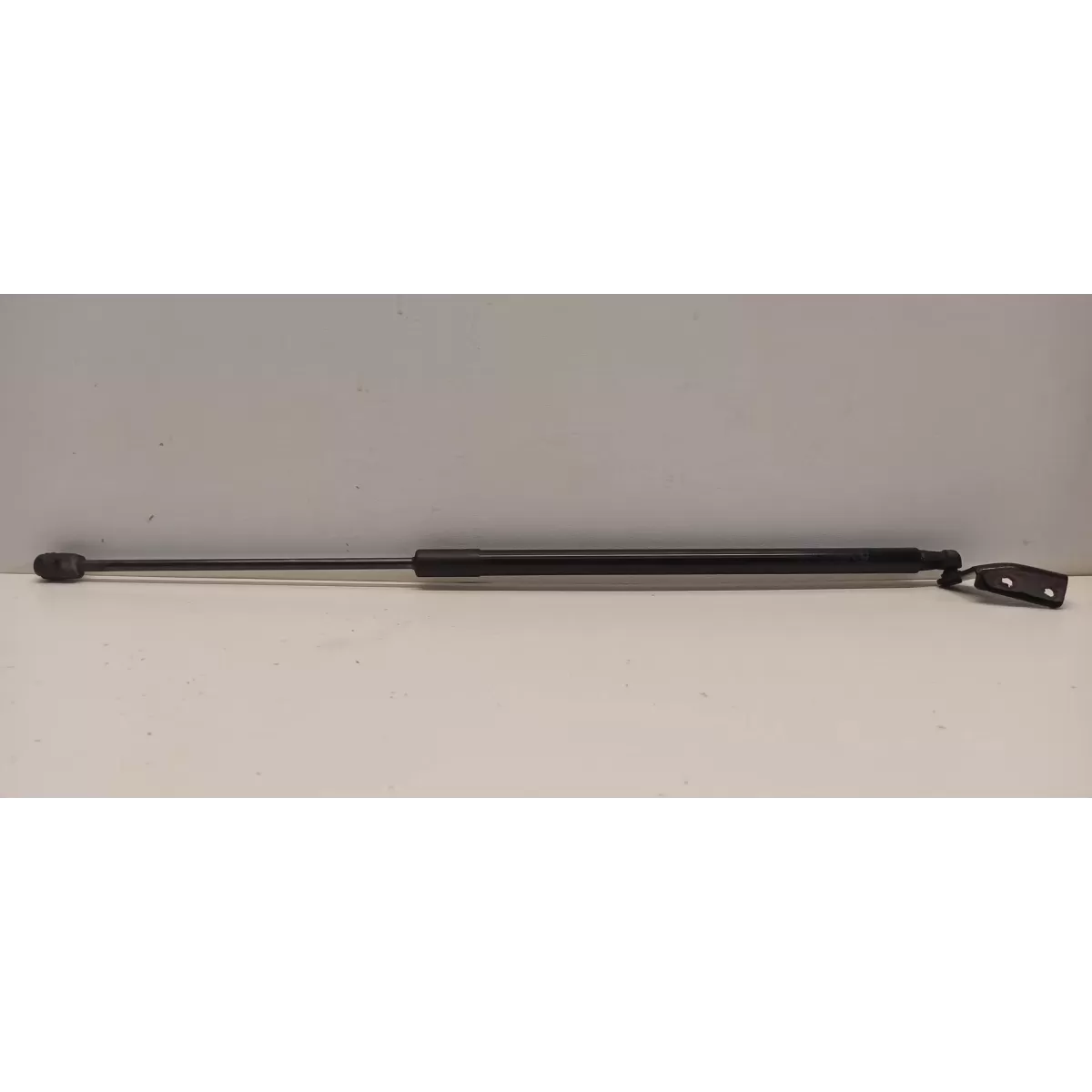 MAZDA 3 SIŁOWNIK KLAPY BAGAŻNIKA PRAWY BHN9-62620A