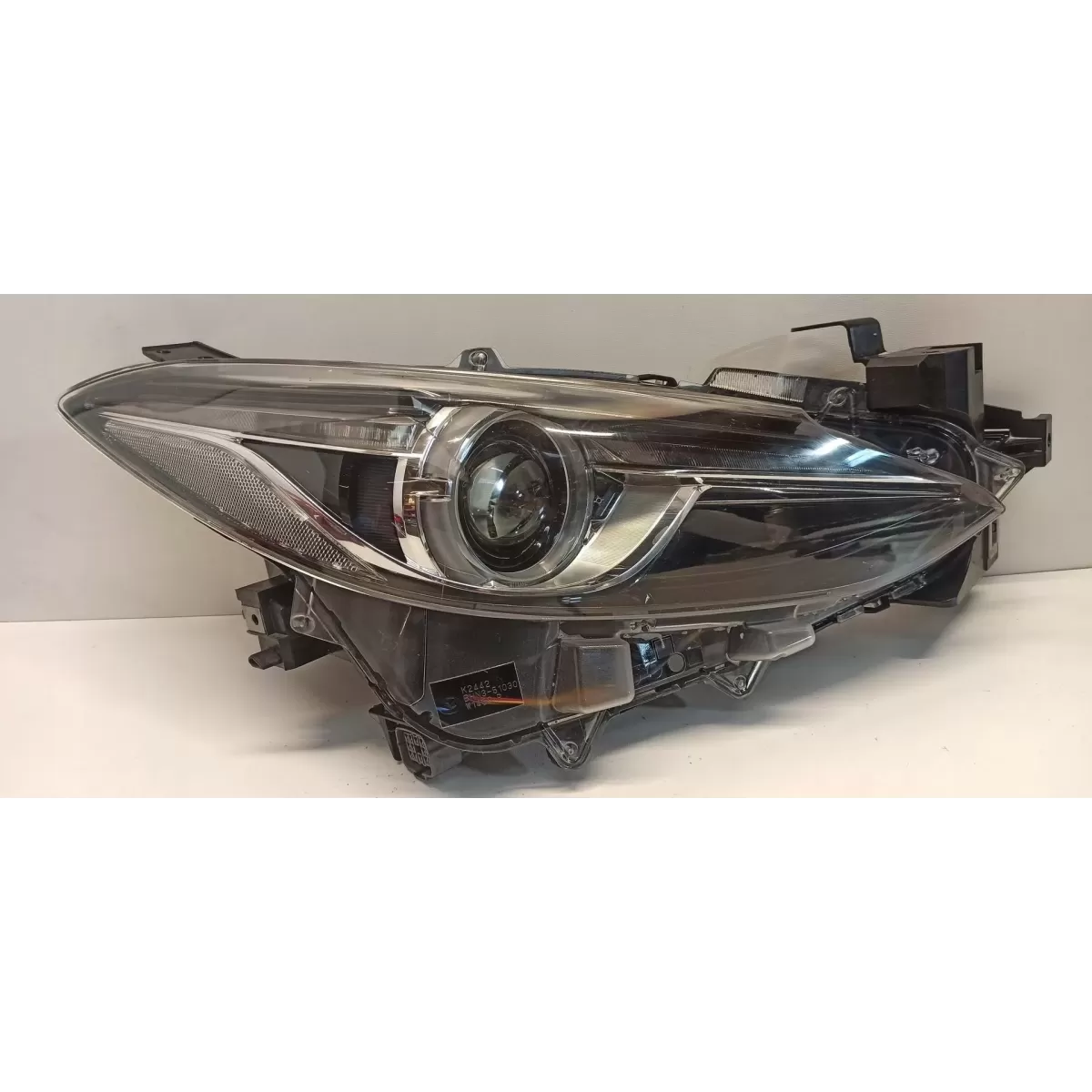 MAZDA 3 LAMPA PRAWY PRZÓD ANGLIK BHT551030