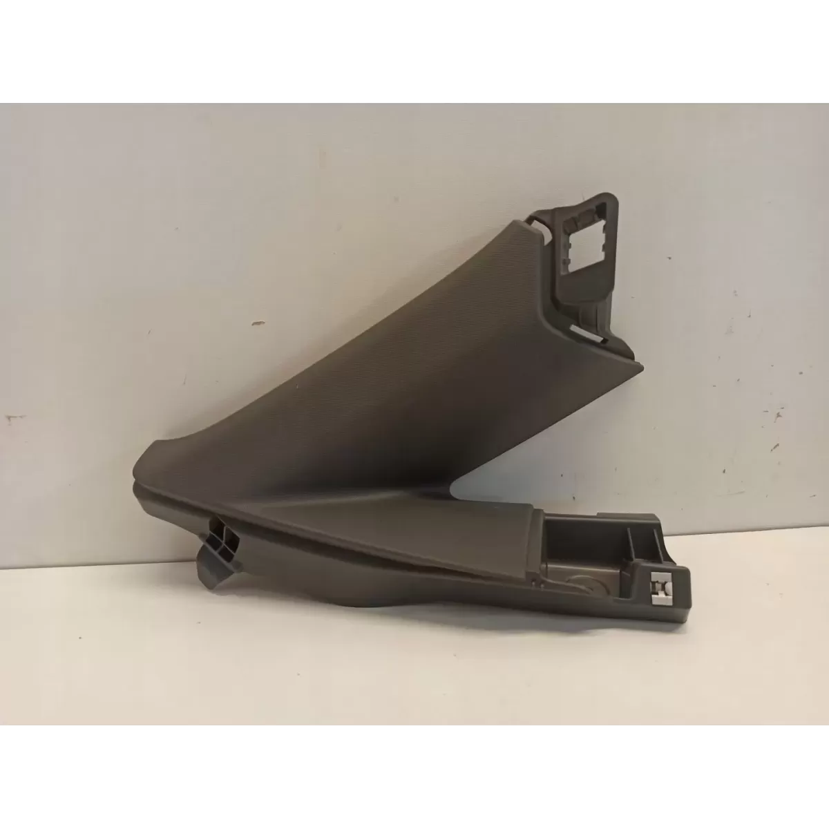 AUDI A3 8Y OSŁONA SŁUPKA LEWA C SEDAN 8Y5867287