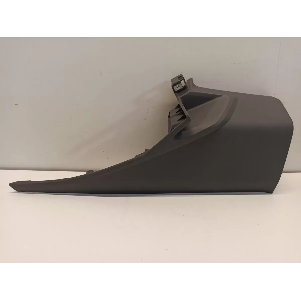 AUDI A3 8Y OSŁONA SŁUPKA PRAWA SEDAN 8Y5867246