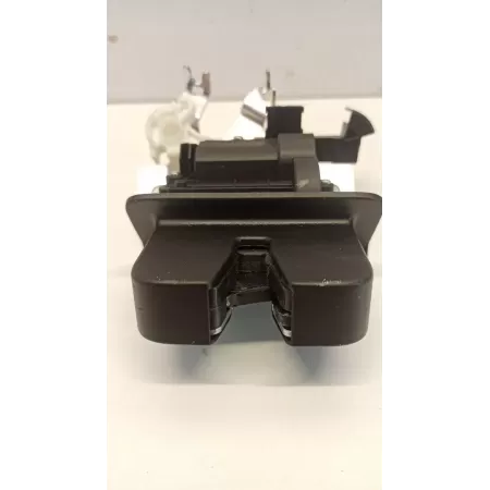 AUDI A3 8Y ZAMEK KLAPY BAGAŻNIKA 8W0827503